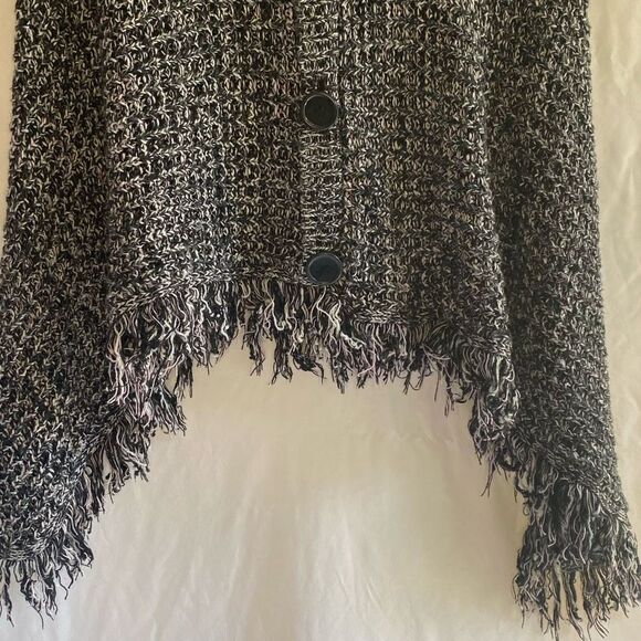 Black and white fringe poncho  - Picture 3 of 6